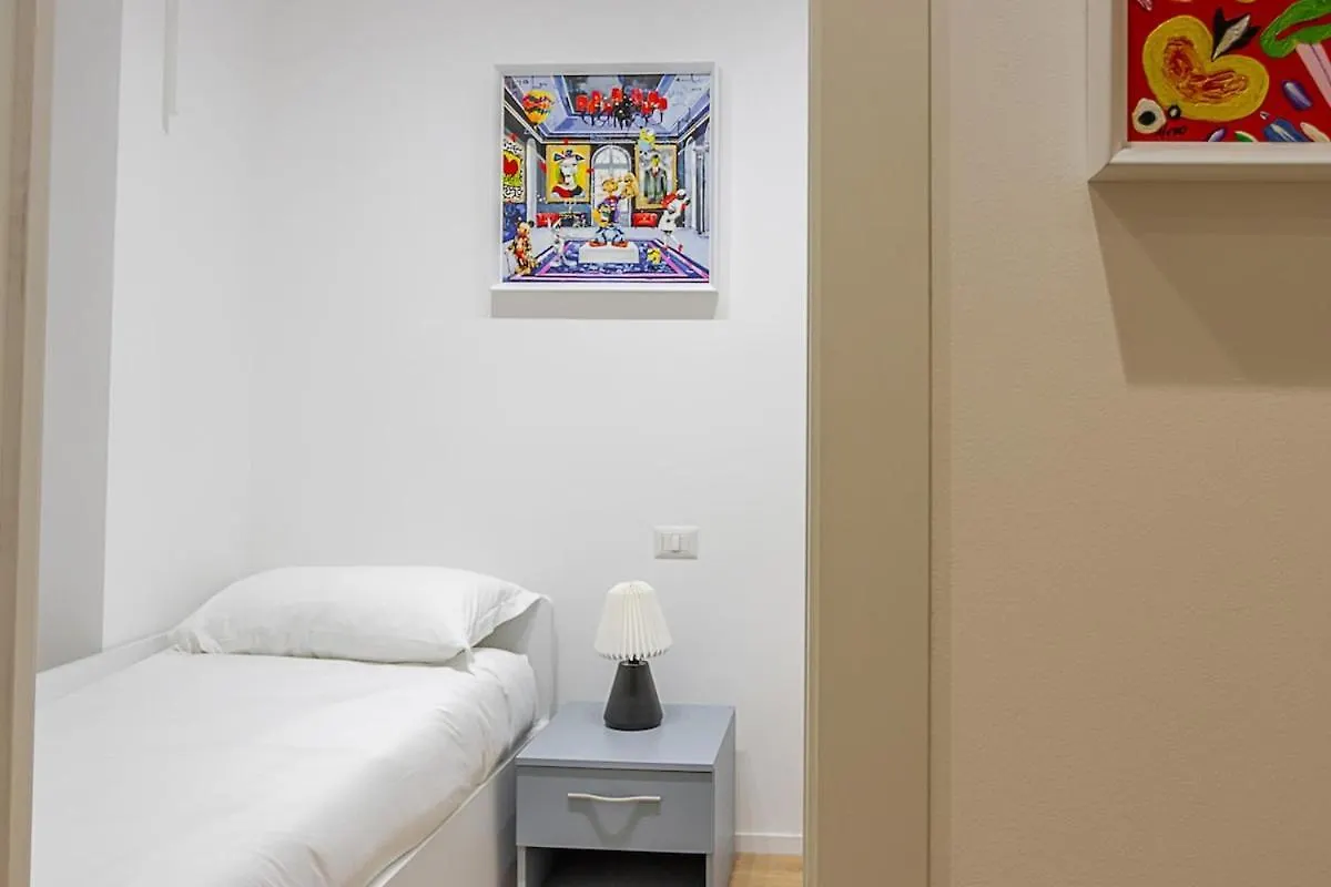 מילאנו Art-Filled Apartment In Centro 0*,