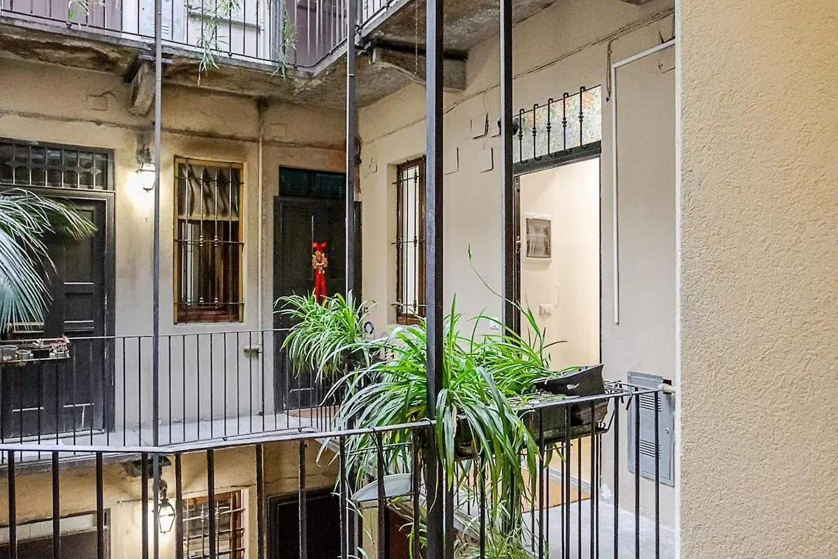 מילאנו Art-Filled Apartment In Centro איטליה